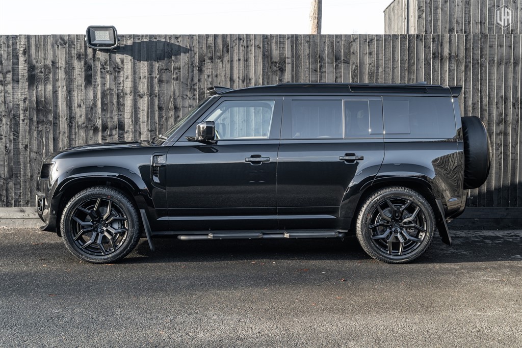 Used Land Rover Defender 110 2025 for sale - 77910110: Photo 3