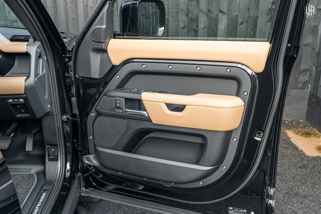 Used Land Rover Defender 110 2025 for sale - 77910110: Photo 31