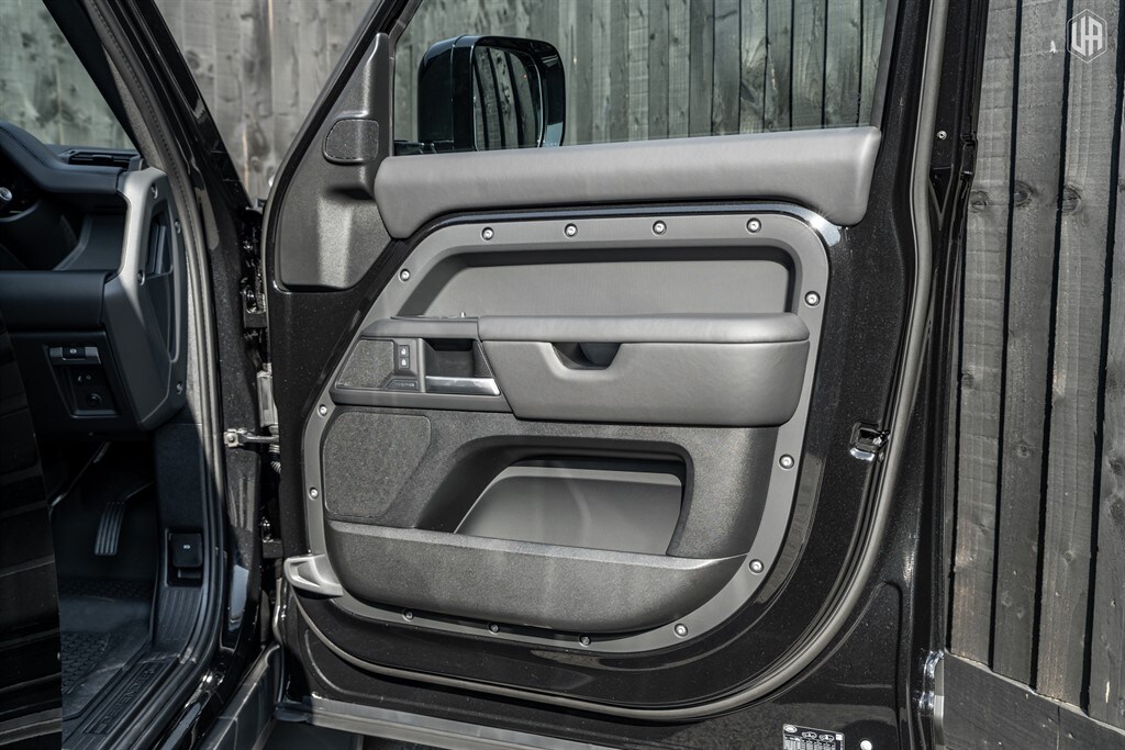 Used Land Rover Defender 110 2026 for sale - 77965542: Photo 32