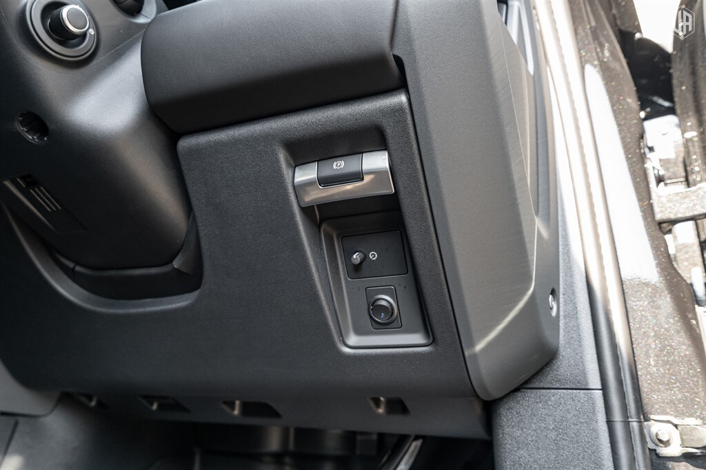 Used Land Rover Defender 110 2026 for sale - 77965542: Photo 41