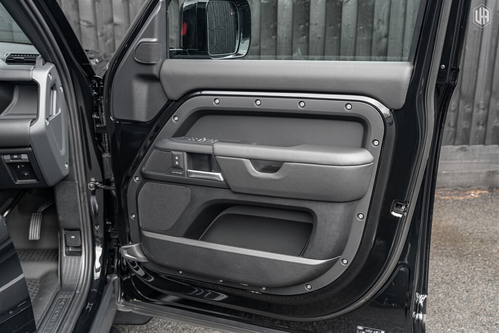 Used Land Rover Defender 110 2025 for sale - 77910096: Photo 31