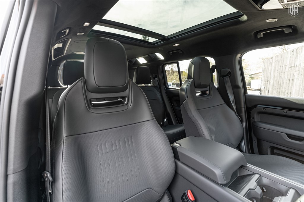 Used Land Rover Defender 110 2026 for sale - 77918280: Photo 8