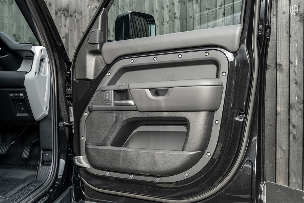 Used Land Rover Defender 110 2026 for sale - 77910108: Photo 31