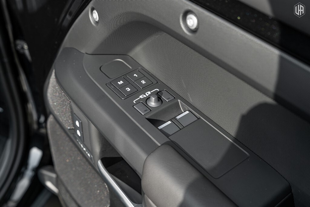 Used Land Rover Defender 110 2026 for sale - 77910108: Photo 32