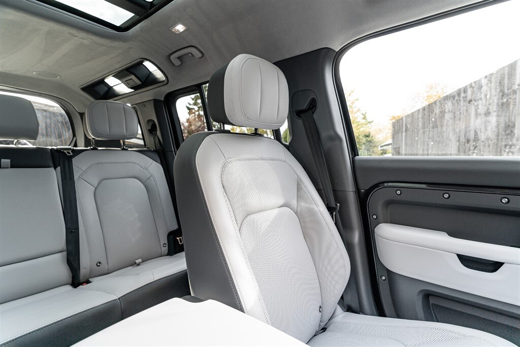 Used Land Rover Defender 110 2025 for sale - 77910105: Photo 41