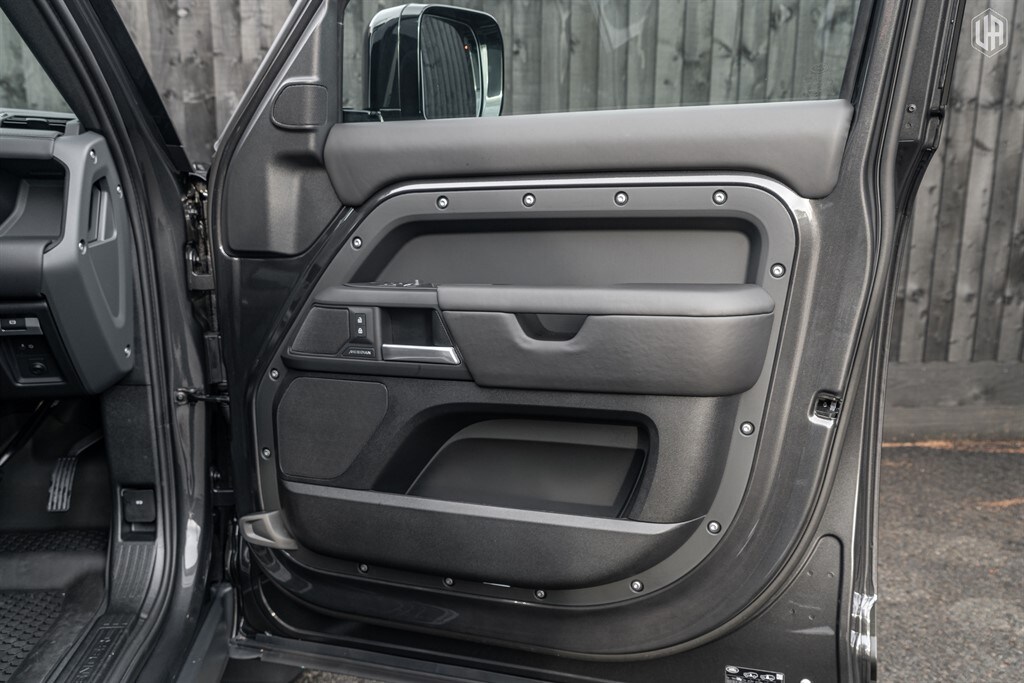 Used Land Rover Defender 110 2025 for sale - 77910098: Photo 32