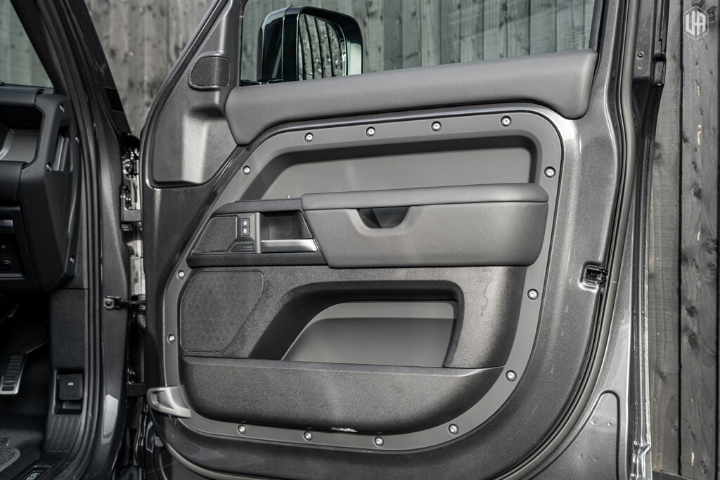 Used Land Rover Defender 110 2025 for sale - 77910114: Photo 32