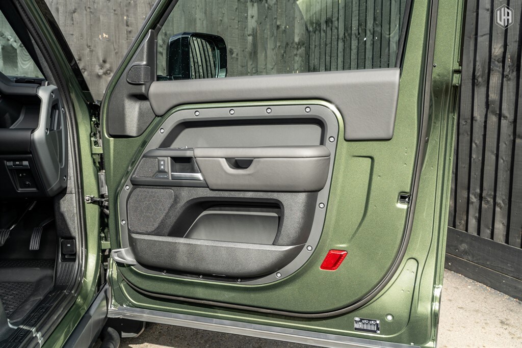 Used Land Rover Defender 90 2026 for sale - 78067286: Photo 30