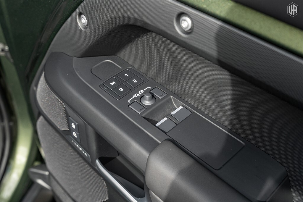 Used Land Rover Defender 90 2026 for sale - 78067286: Photo 31