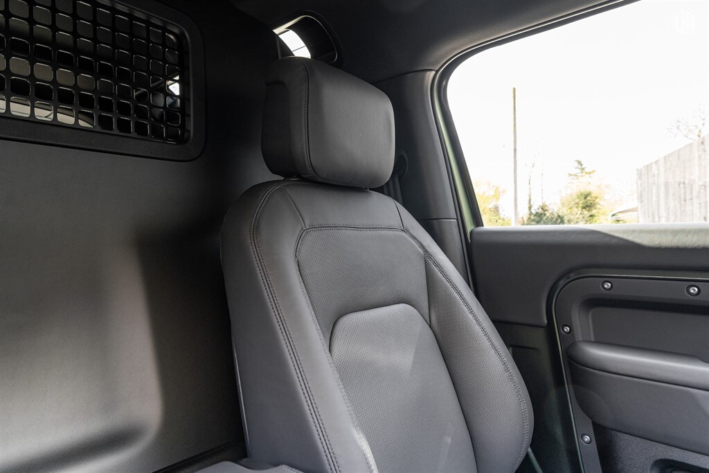 Used Land Rover Defender 90 2026 for sale - 78067286: Photo 36