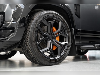 Used Land Rover Defender 110 2025 for sale - 77927996: Photo