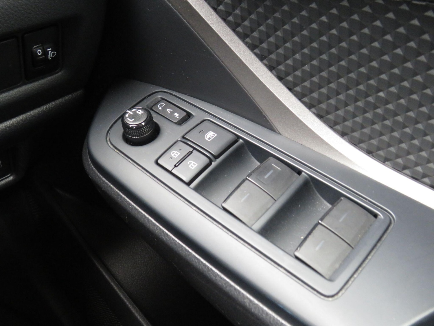 Used Toyota C-HR for sale - 78072218: Photo 23