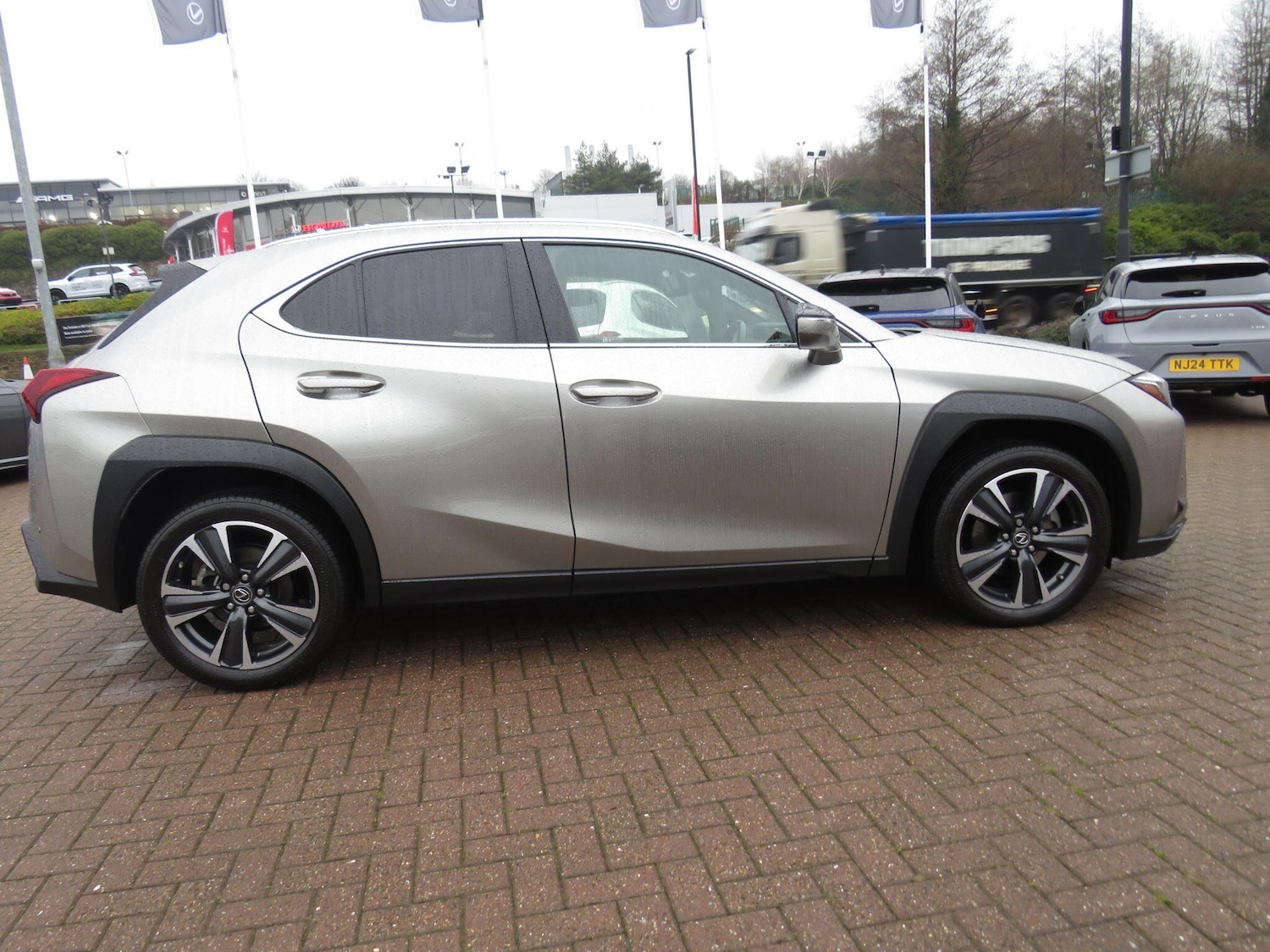 Used Lexus UX 2023 for sale - 77376080: Photo 2