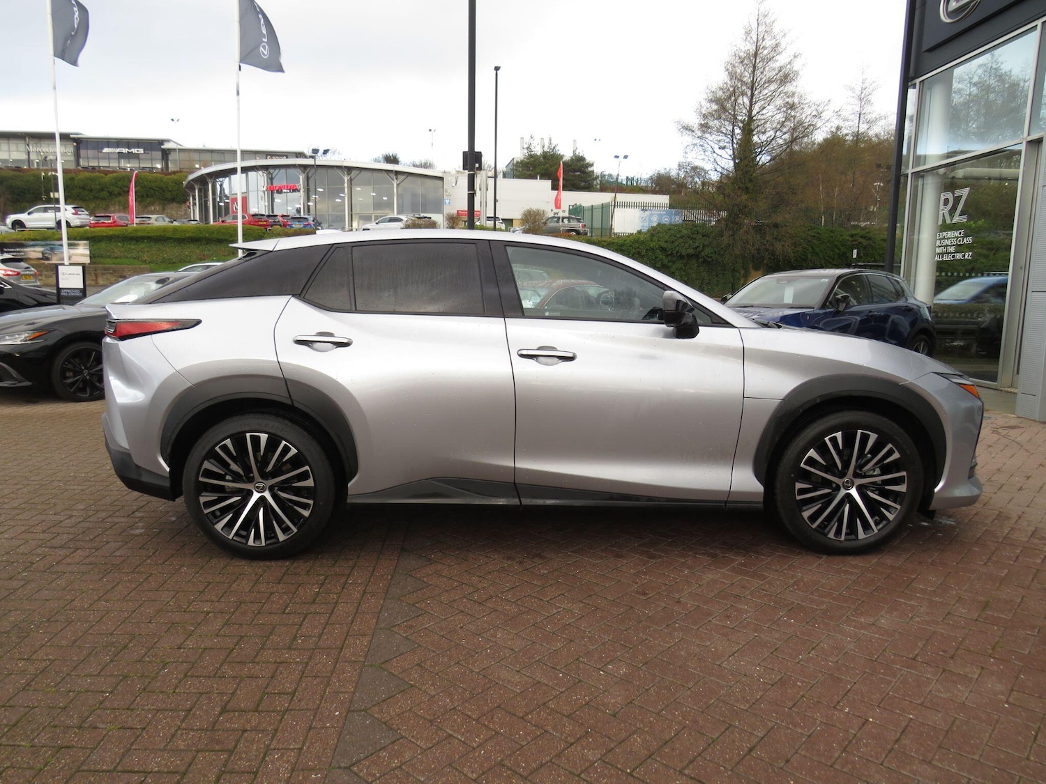 Used Lexus RZ 2025 for sale - 76935858: Photo 2