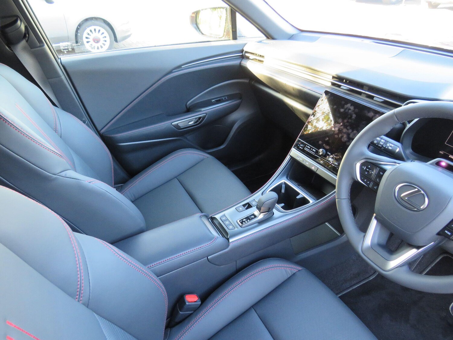 Used Lexus LBX 2025 for sale - 76259555: Photo 8