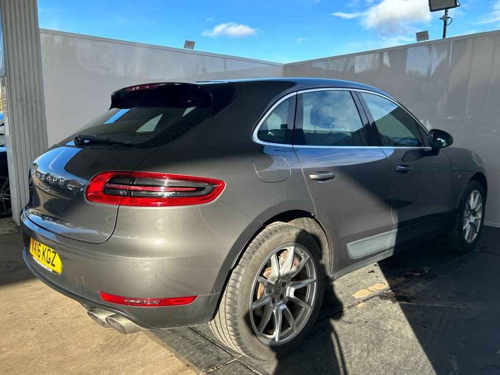 Used Porsche Macan 2016 for sale - 76345482: Photo 4
