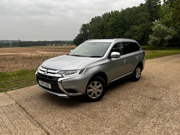 Used Mitsubishi Outlander 2017 for sale - 77165175: Photo