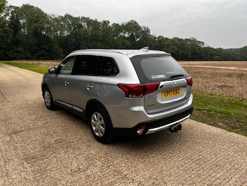Used Mitsubishi Outlander 2017 for sale - 77165175: Photo