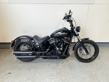 Used Harley-Davidson SOFTAIL STREET BOB 2018 for sale - bike-77742956: Photo