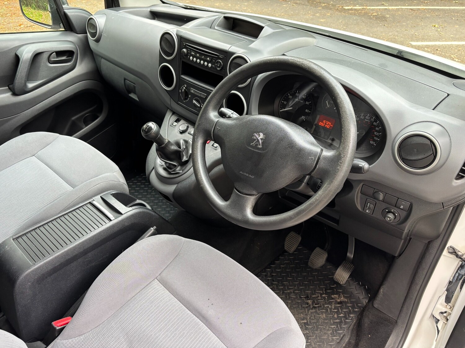 Used Peugeot Partner 2015 for sale - 76588646: Photo 12