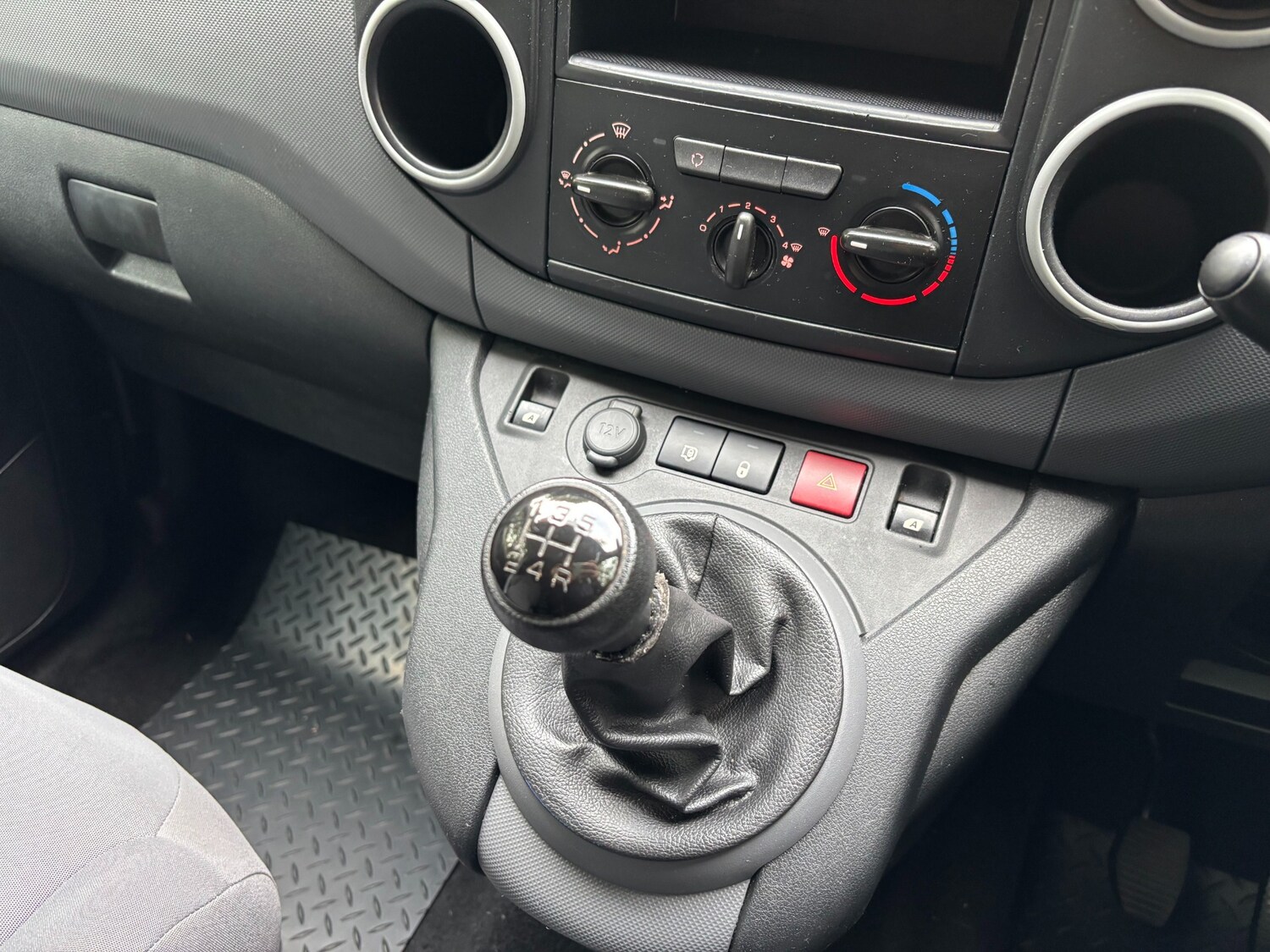 Used Peugeot Partner 2015 for sale - 76588646: Photo 16