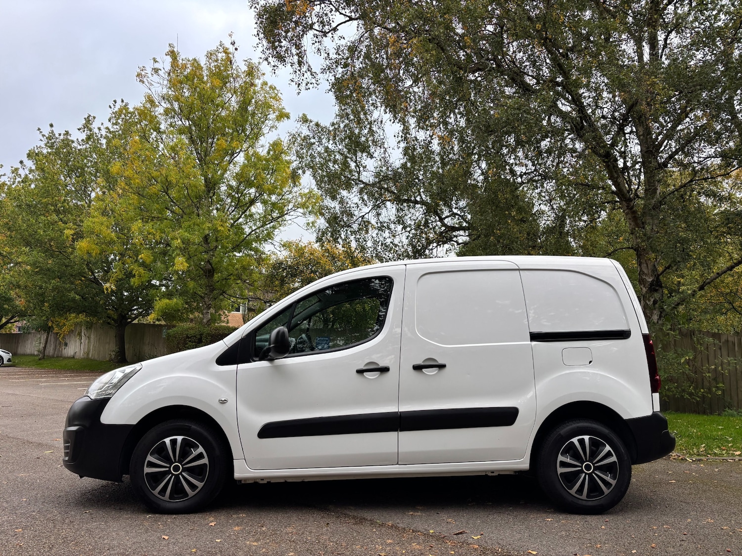 Used Peugeot Partner 2015 for sale - 76588646: Photo 5