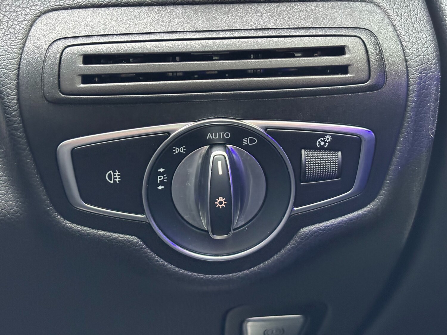 Used Mercedes-Benz GLC 2022 for sale - 76462185: Photo 36