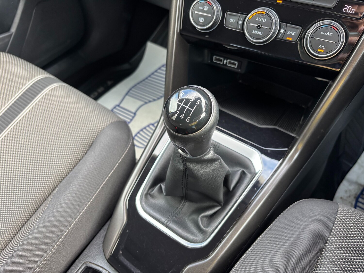 Used Volkswagen T-Roc 2019 for sale - 76287790: Photo 20