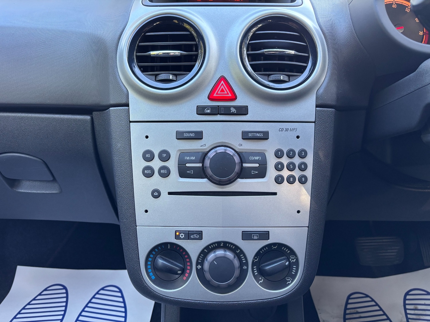 Used Vauxhall Corsa 2009 for sale - 76101124: Photo 16