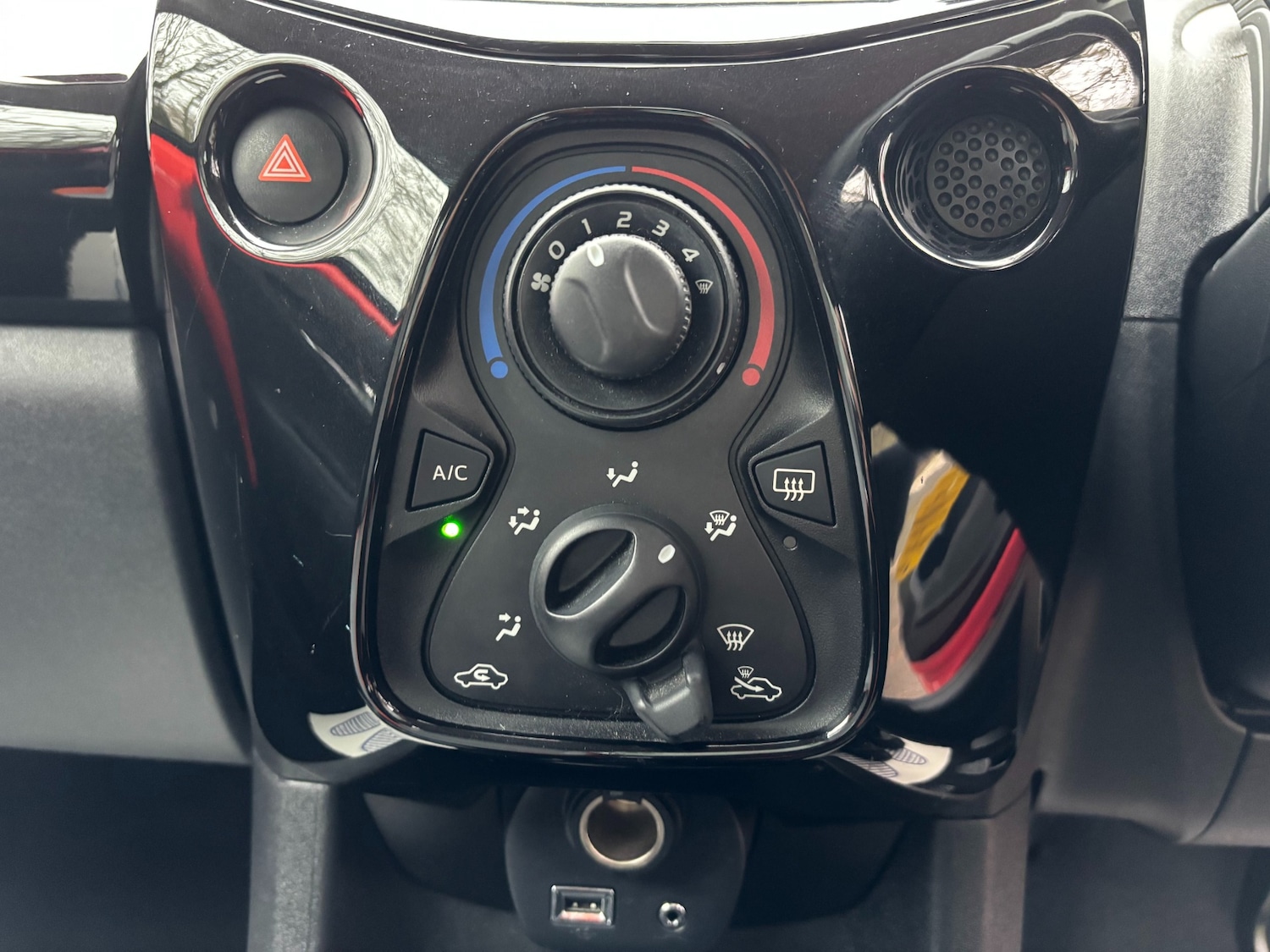 Used Toyota AYGO 2015 for sale - 76719058: Photo 19