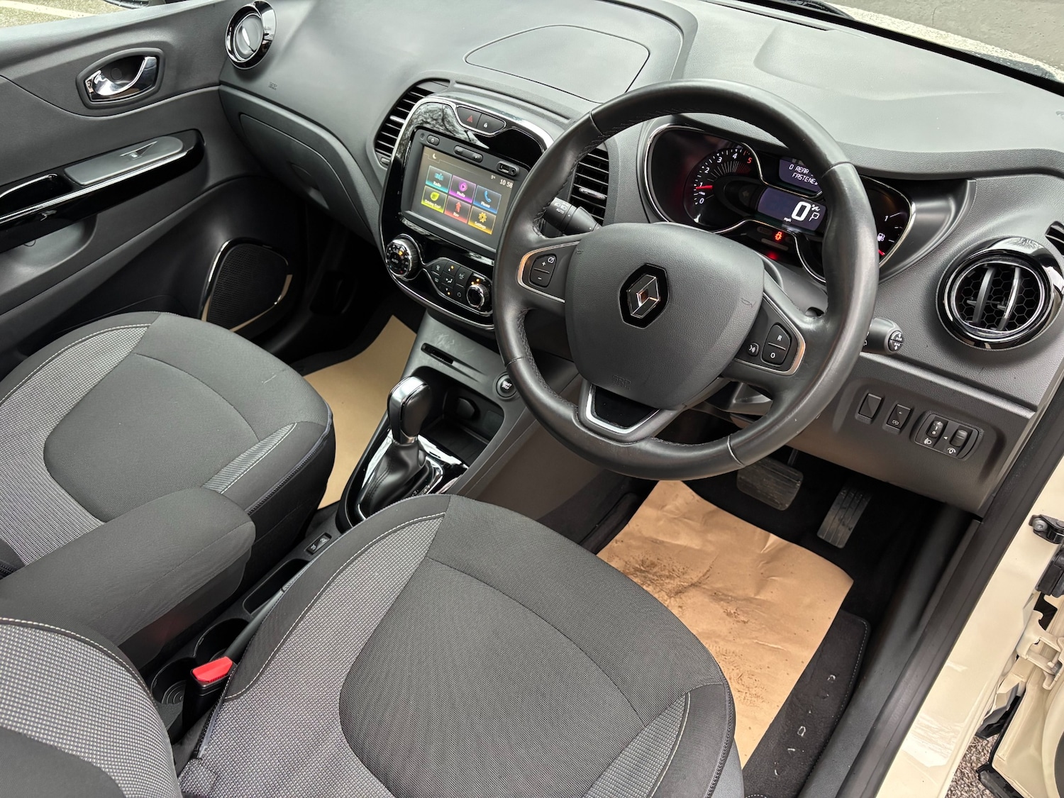 Used Renault Captur 2016 for sale - 77259009: Photo 10