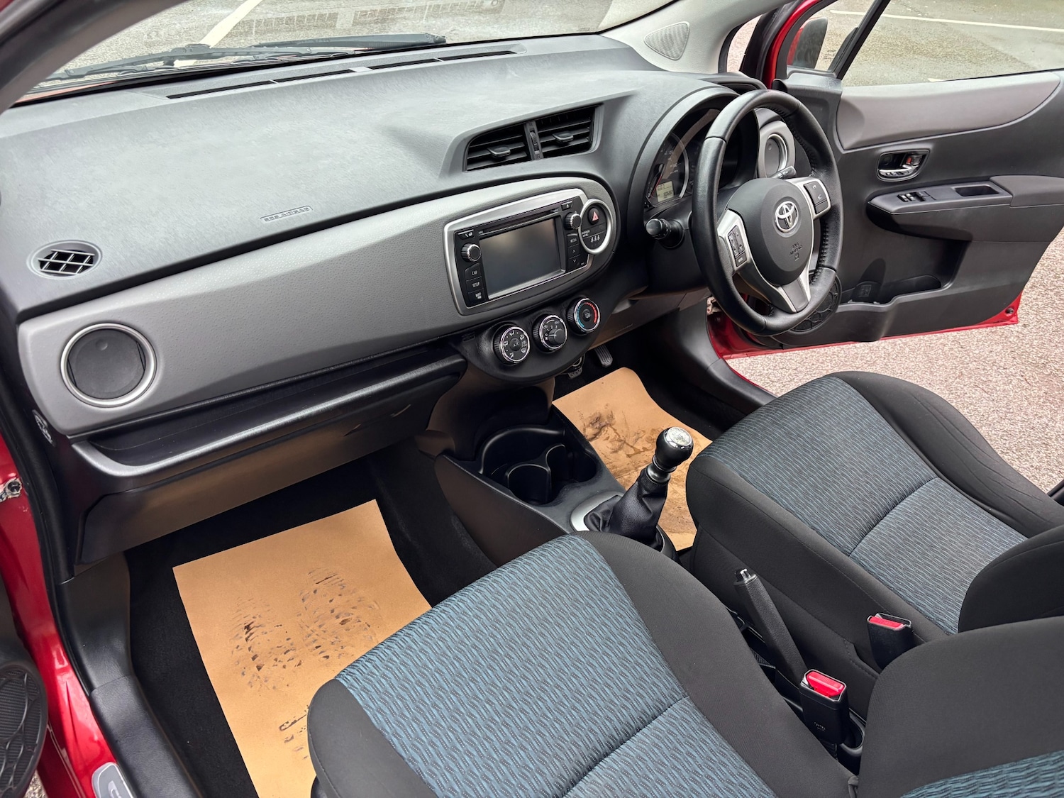 Used Toyota Yaris 2013 for sale - 77245346: Photo 11