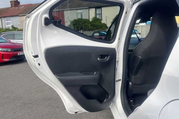 Used Toyota AYGO 2021 for sale - 76204383: Photo 50