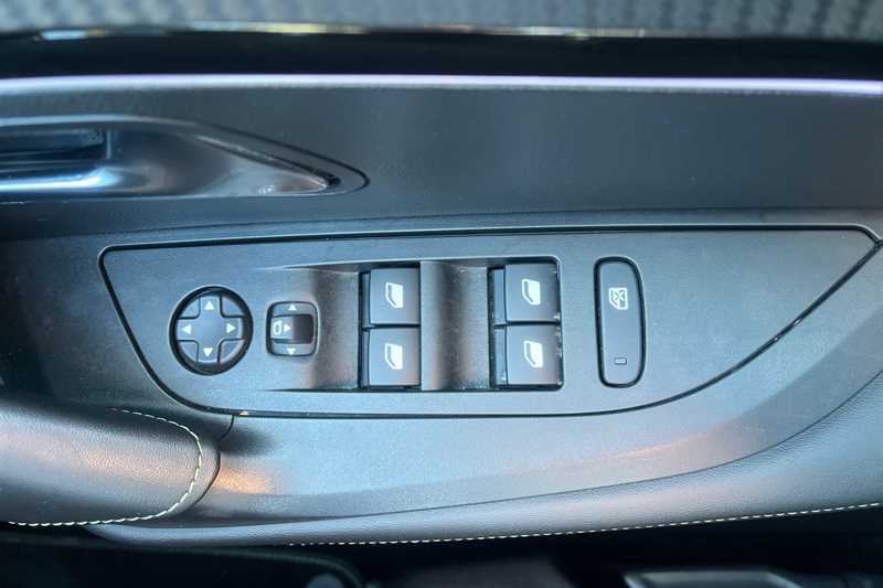 Used Peugeot 2008 2023 for sale - 76328481: Photo 16