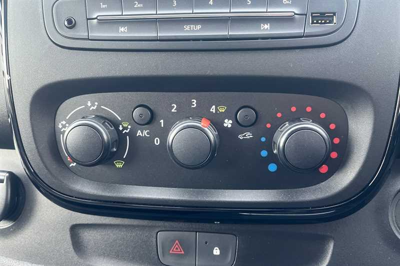 Used Vauxhall Vivaro 2017 for sale - 77146745: Photo 15