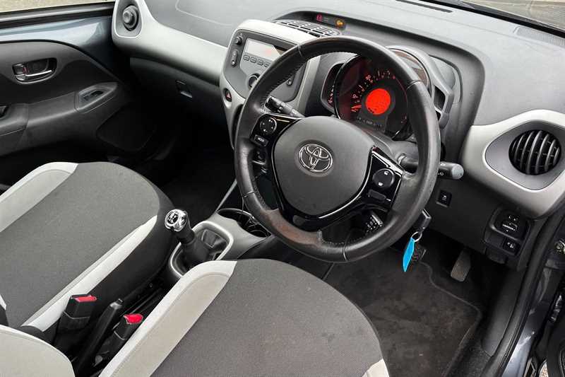 Used Toyota AYGO 2017 for sale - 77471650: Photo 10