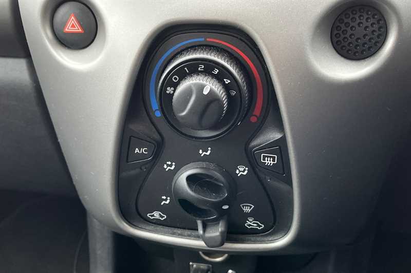 Used Toyota AYGO 2017 for sale - 77471650: Photo 15