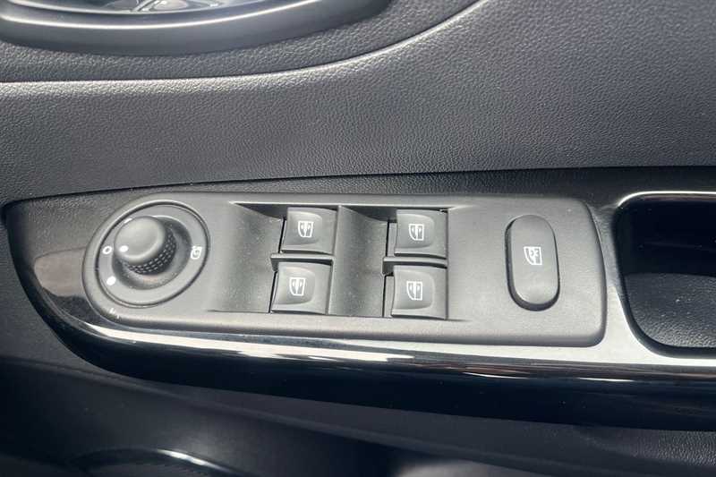 Used Renault Captur 2016 for sale - 77648396: Photo 16