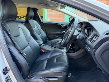 Used Volvo V40 2013 for sale - 79223116: Photo