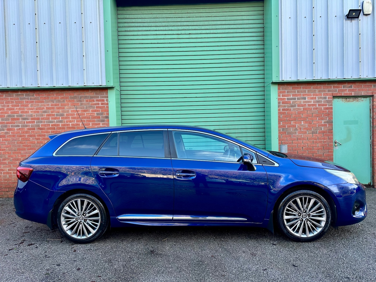 Used Toyota Avensis 2015 for sale - 77310886: Photo 11