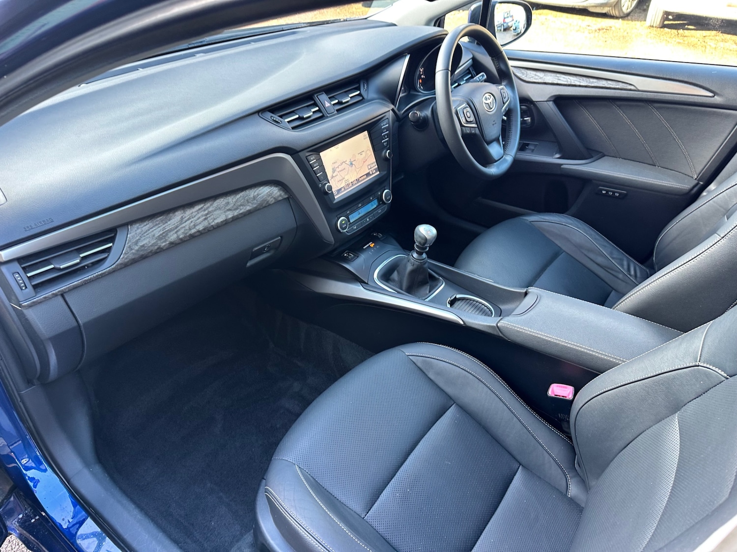 Used Toyota Avensis 2015 for sale - 77310886: Photo 18