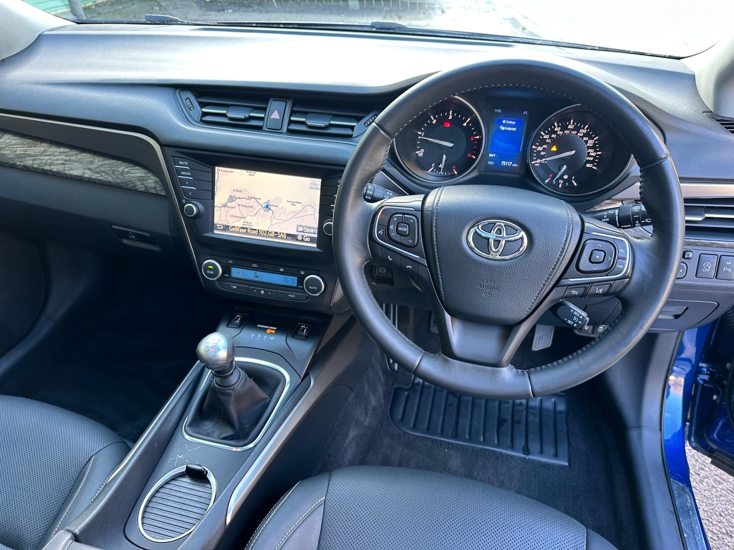Used Toyota Avensis 2015 for sale - 77310886: Photo 2