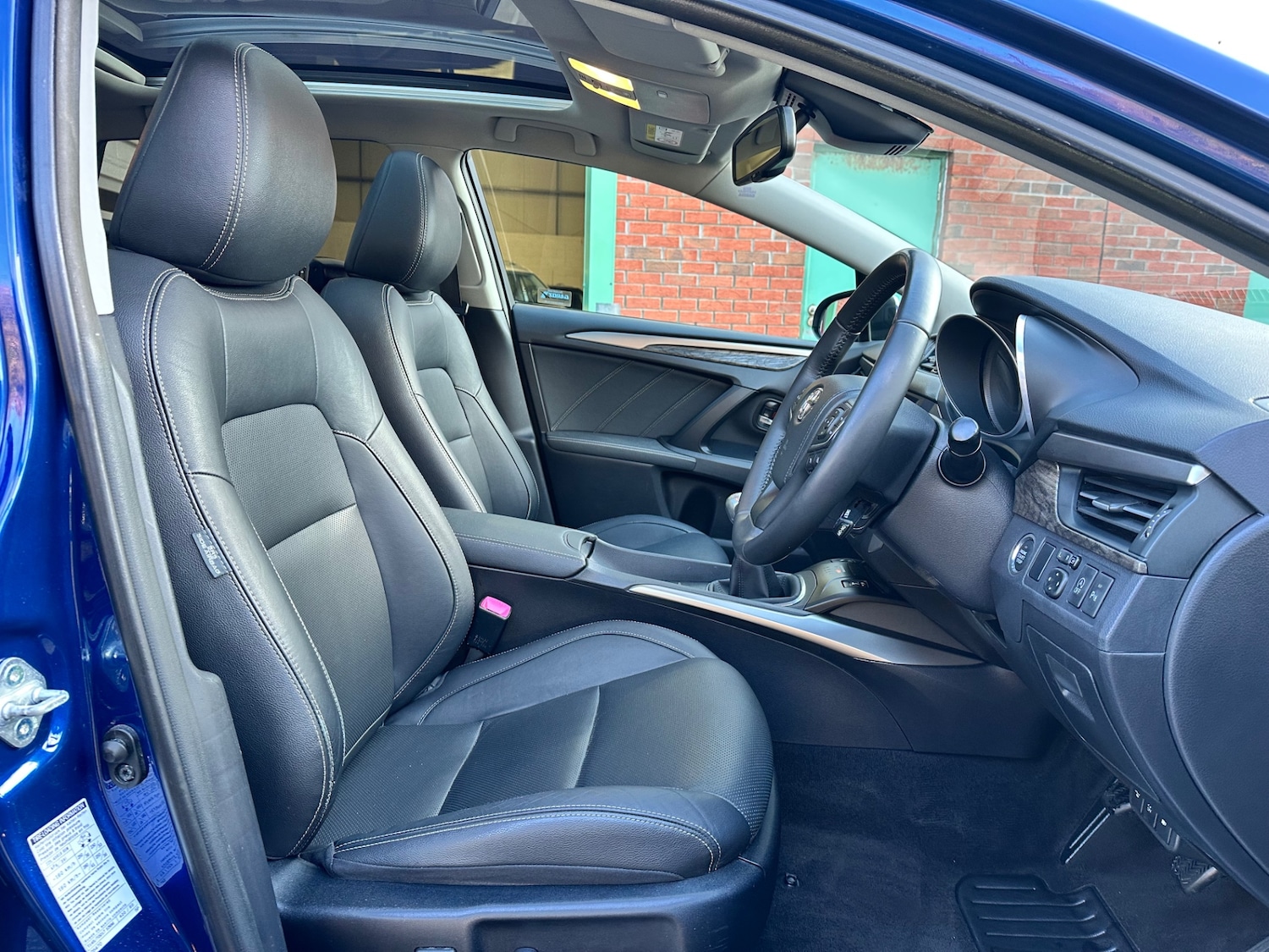 Used Toyota Avensis 2015 for sale - 77310886: Photo 3