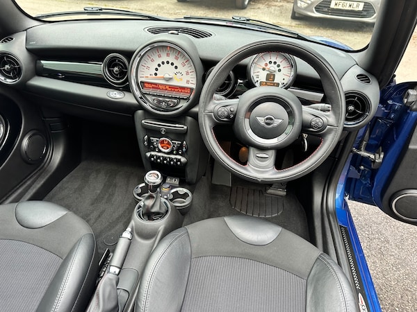Used MINI Convertible 2013 for sale - 73657584: Photo 2