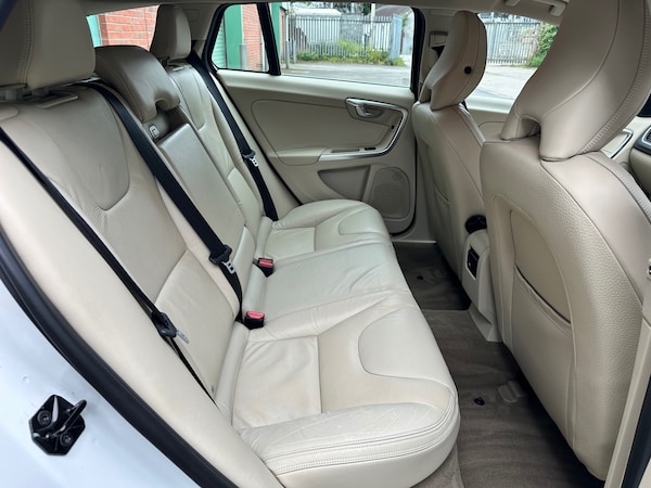 Used Volvo V60 2011 for sale - 75022330: Photo 4
