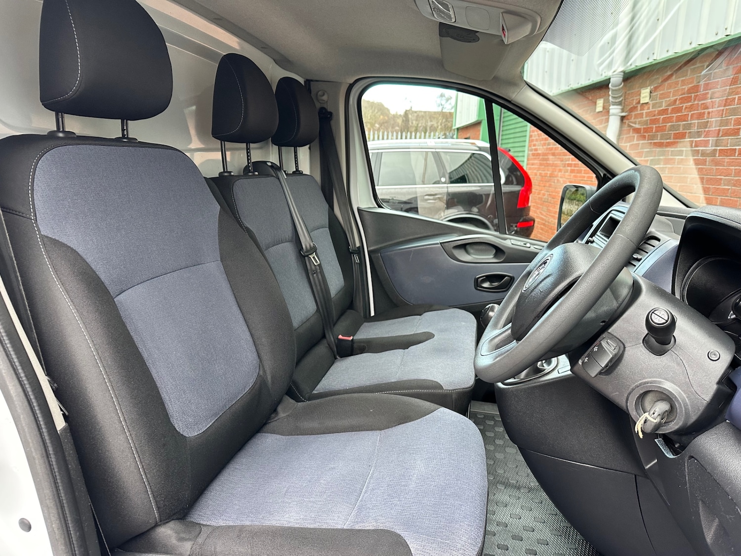 Used Vauxhall Vivaro 2015 for sale - 76751473: Photo 3