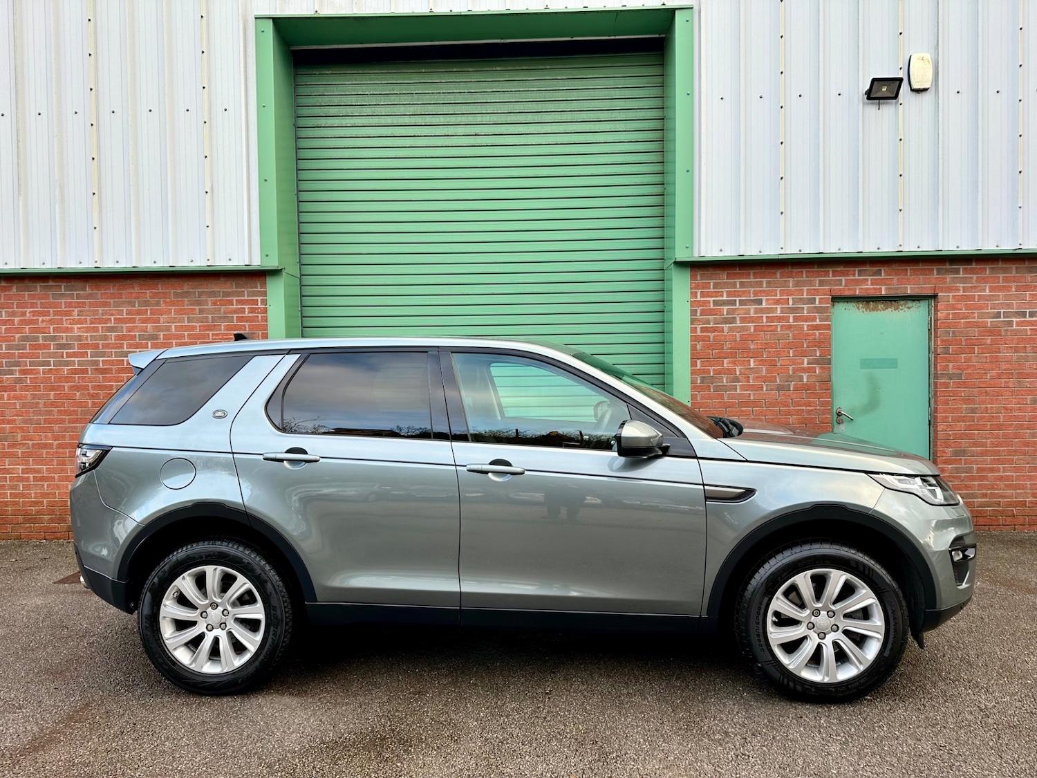 Used Land Rover Discovery Sport 2015 for sale - 77057123: Photo 11