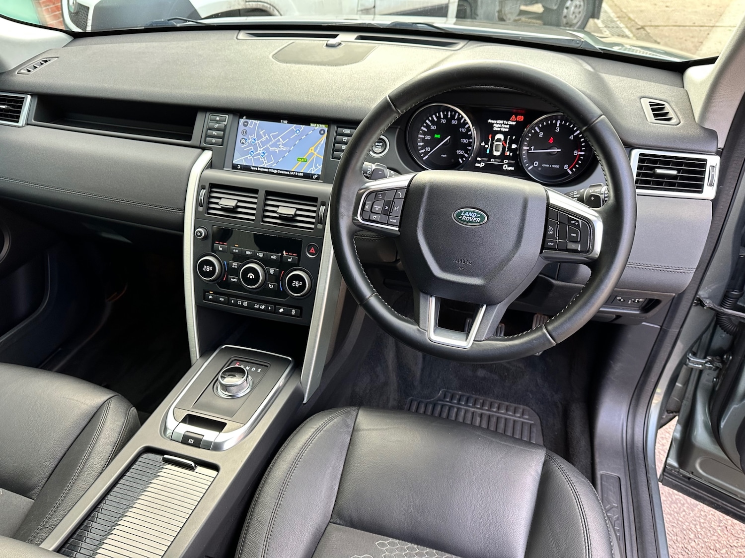 Used Land Rover Discovery Sport 2015 for sale - 77057123: Photo 2