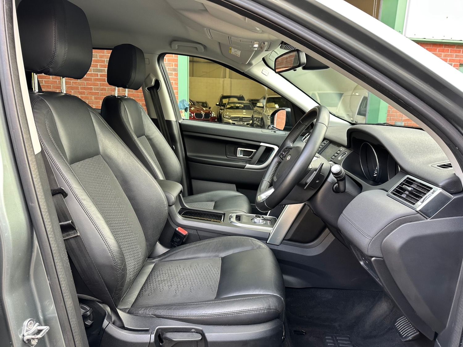 Used Land Rover Discovery Sport 2015 for sale - 77057123: Photo 3