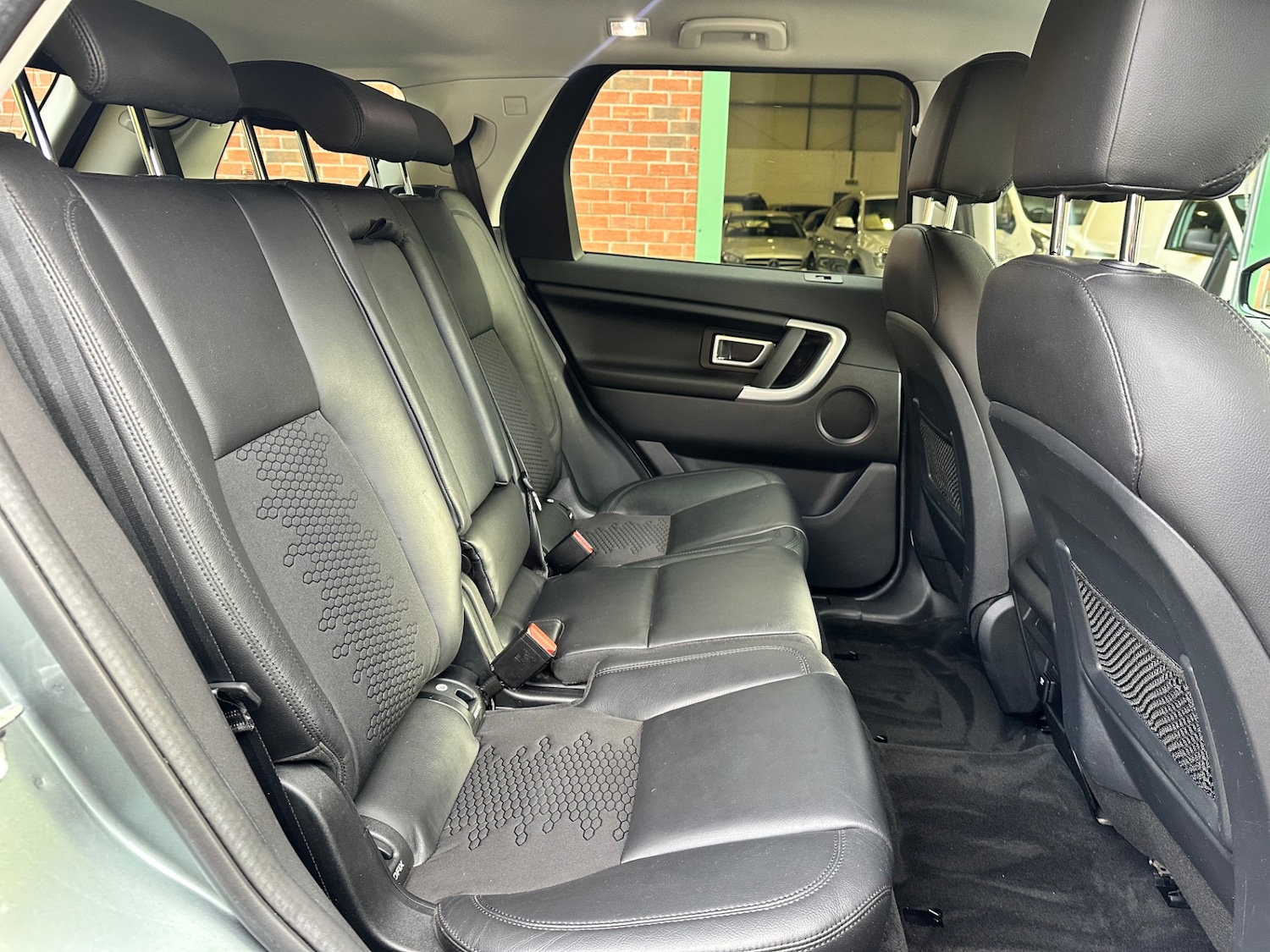 Used Land Rover Discovery Sport 2015 for sale - 77057123: Photo 4